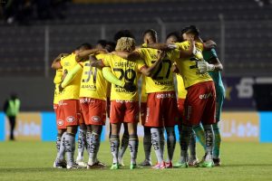 El hincha de Aucas cumple su sueño y debuta en Libertadores
